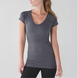 Lululemon Swiftly Tech V-neck Short Sleeve Tee Womens Size 6 Gray